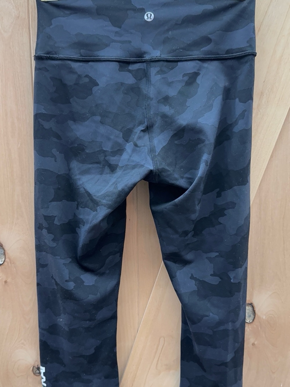 Lululemon F45 Hawaii Kai Black Camo Wunder Leggings - Picture 4 of 5